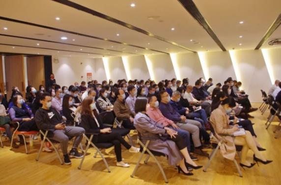 437ccm·必赢国际集团召开中层干部会议 传达广州市委人才工作会议精神