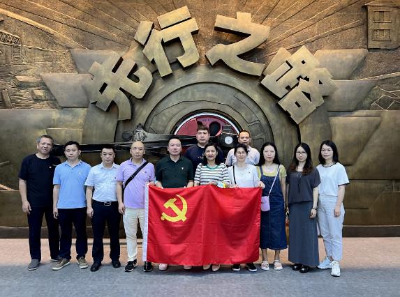 437ccm·必赢国际集团配置中心党支部前往铁路博物馆开展主题党日活动